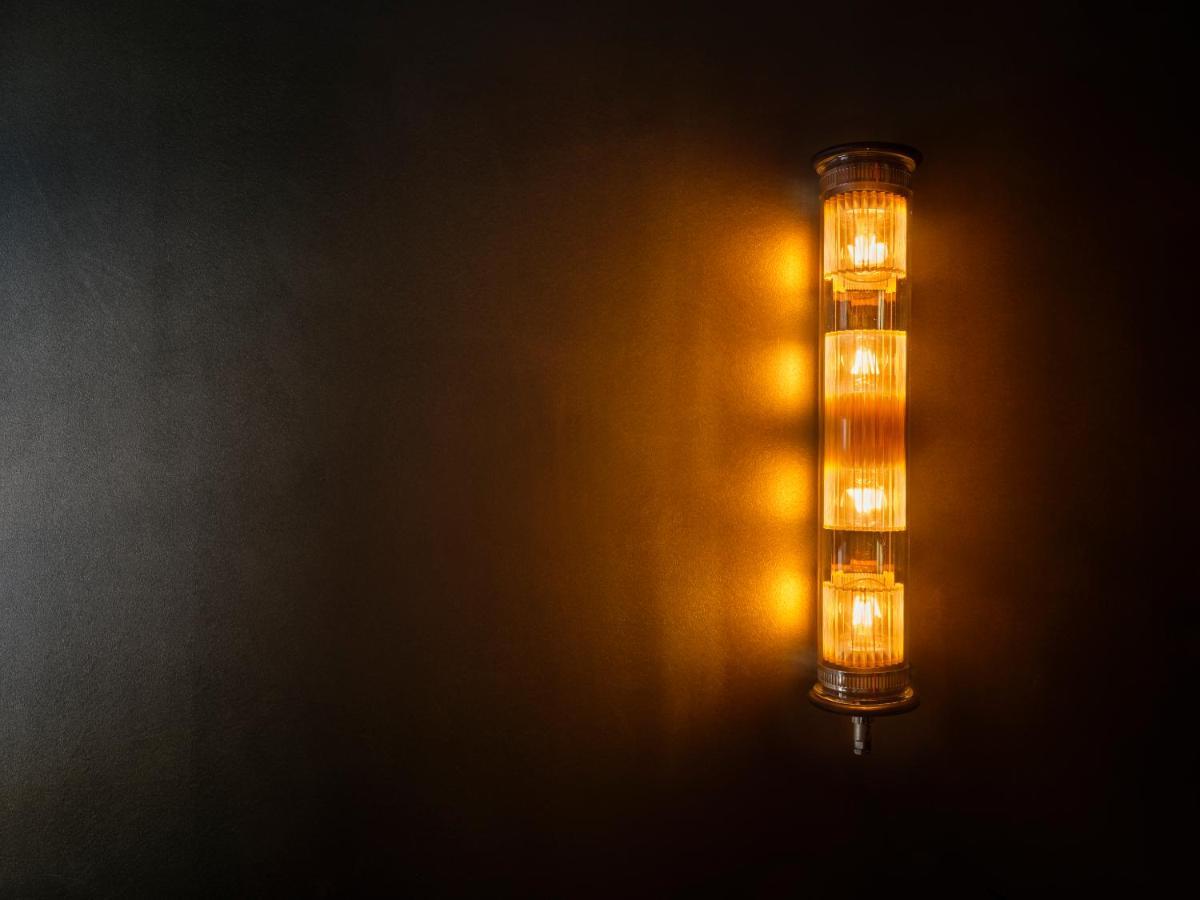 Sly Berlin Hotel Ngoại thất bức ảnh A three-light warning light