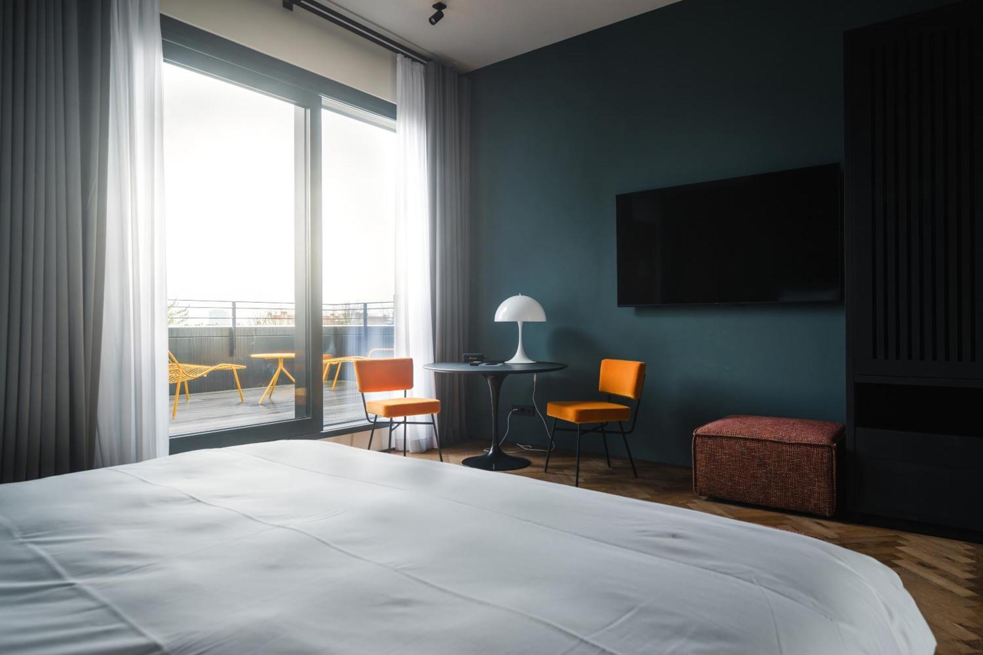 Sly Berlin Hotel Ngoại thất bức ảnh A room at the hotel