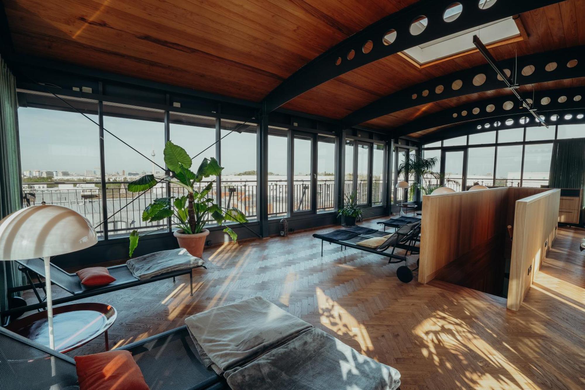Sly Berlin Hotel Ngoại thất bức ảnh The interior of the observation deck