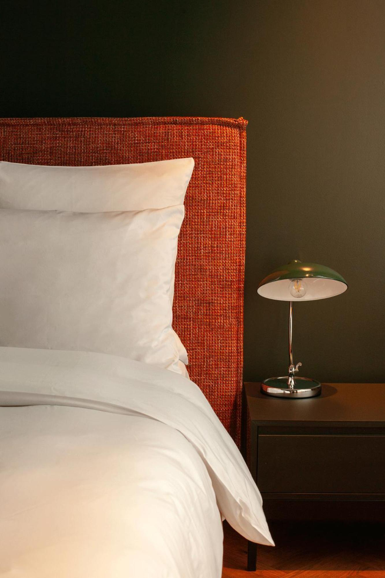 Sly Berlin Hotel Ngoại thất bức ảnh A table lamp
